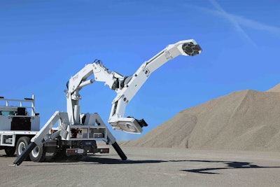 The rear-mounted TM16160/28000 tire manipulator provides exceptional handling capability with +80-degree to -24-degree articulation, 315-degree rotation and a clamping width of up to 401 cm (158 inches).
