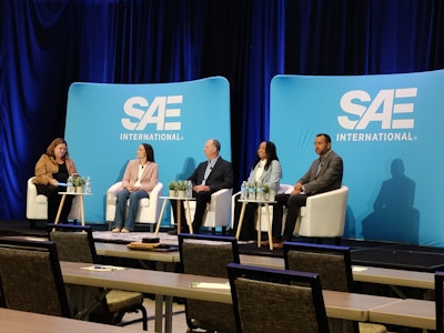 From left to right: Lisa Farrell, Director, Connected and Intelligent Systems at Cummins Inc. and moderator of the session; Laura Gerstner, Director, Agriculture Product Quality at CNH; Steve Koeffler, Chief Validation Engineer for PACCAR; Catrina Mitchell, Vice President of International; and Pablo Velasco, Head of R&D Business Area User Experience at Continental México.