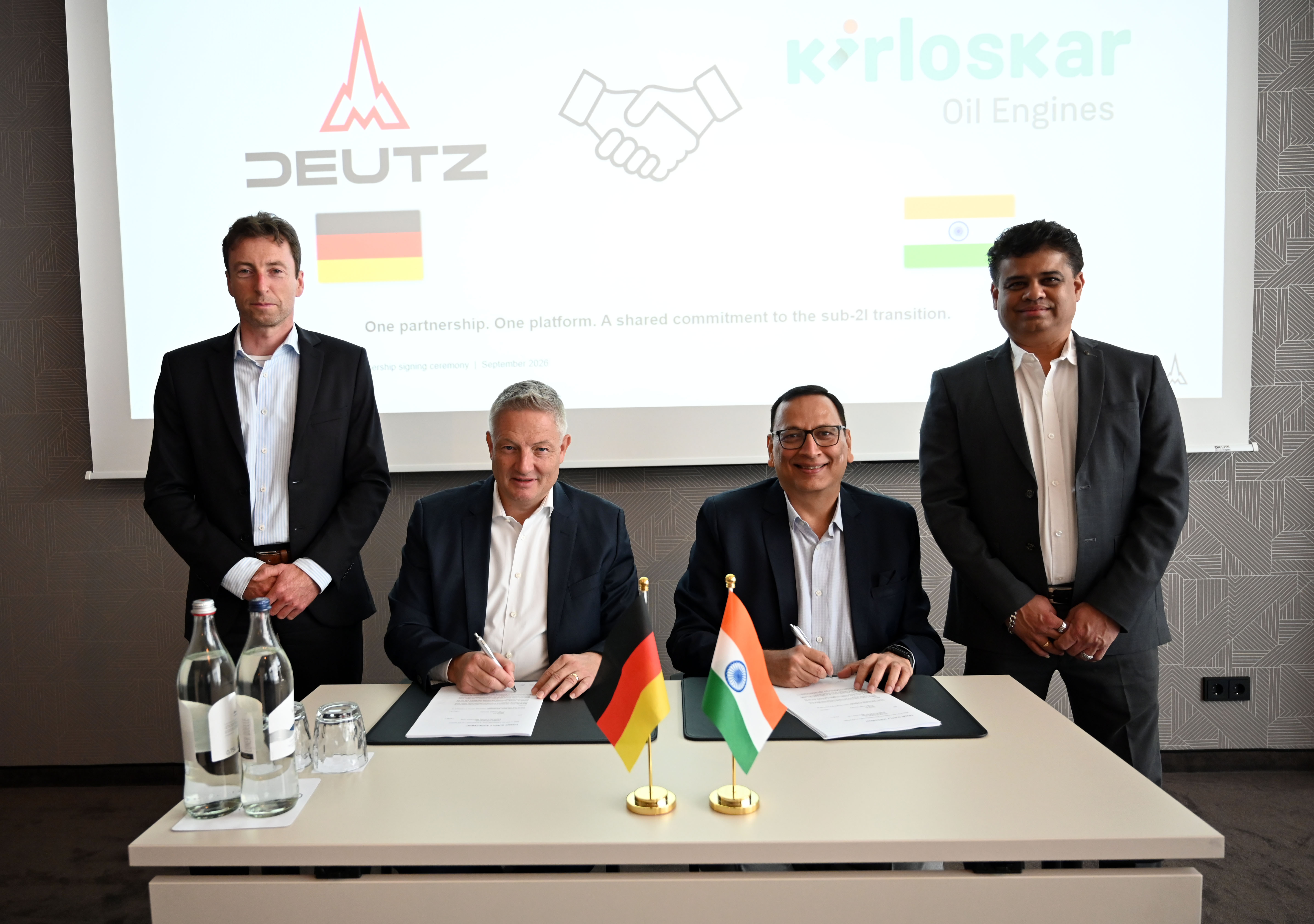 Markus Villinger, CEO Business Unit Engines at DEUTZ (second from left), and Anmol Batra, President Global Industrial Business at Kirloskar Oil Engines (second from right), signing the cooperation agreement.